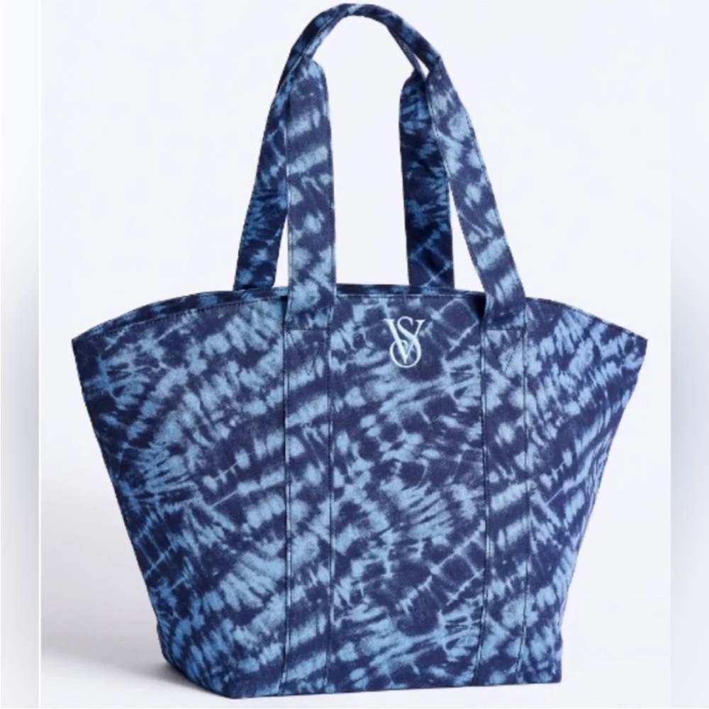 NWT Blue tie-dye weekender bag
